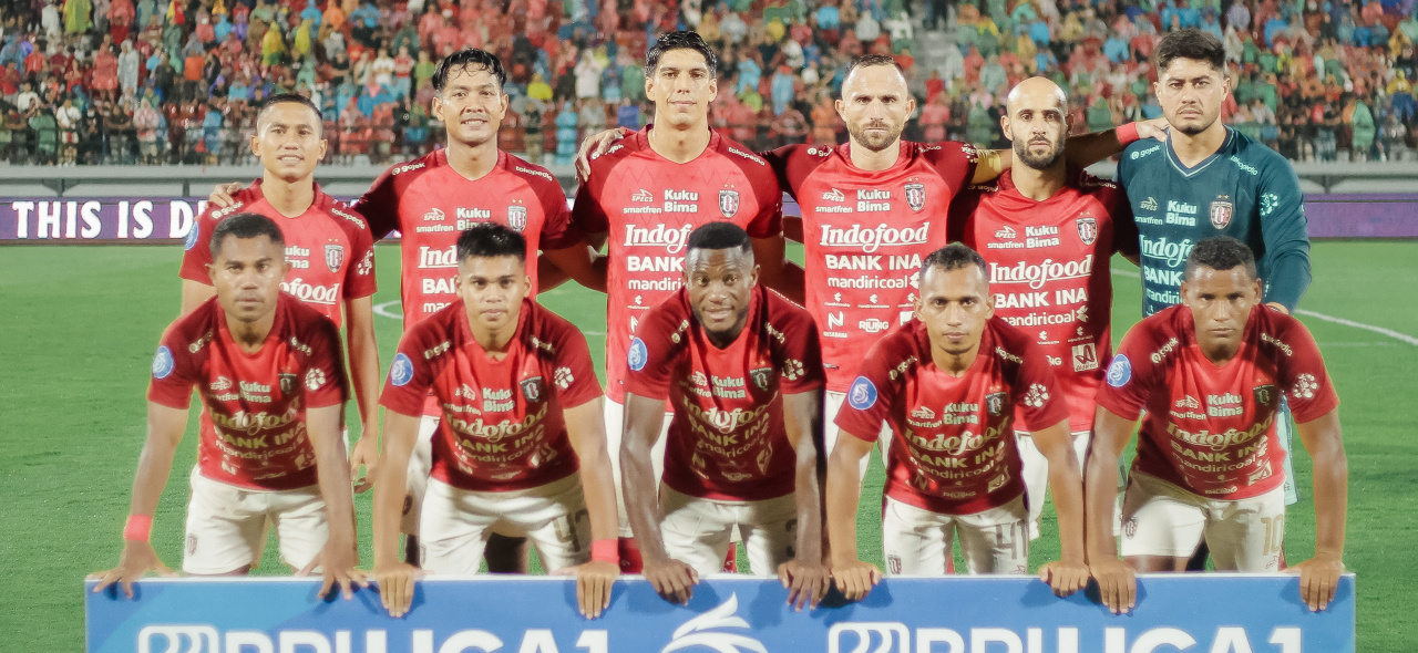 Bali United didenda Komdis PSSI karena oknum suporter melakukan pelemparan benda ke tengah lapangan saat melawan Borneo FC di pekan ke-19 Liga 1 Indonesia lalu.