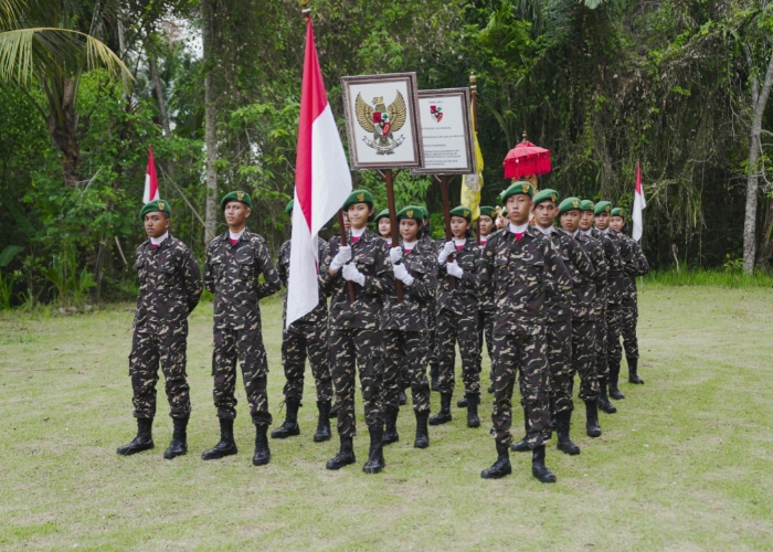 PERINGATAN: Kirab Pataka I Gusti Ngurah Rai serangkaian peringatan Puputan Margarana, Sabtu (18/11).