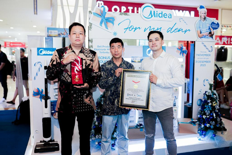 Midea Cetak Rekor Muri Cuci AC Gratis 2000 unit bersama AIO Store