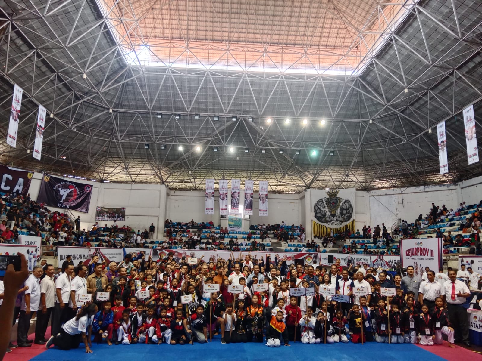 Kejurprov II FORKI Bali resmi dibuka pada Jumat 24 November 2023 di GOR Lila Bhuana, Denpasar.