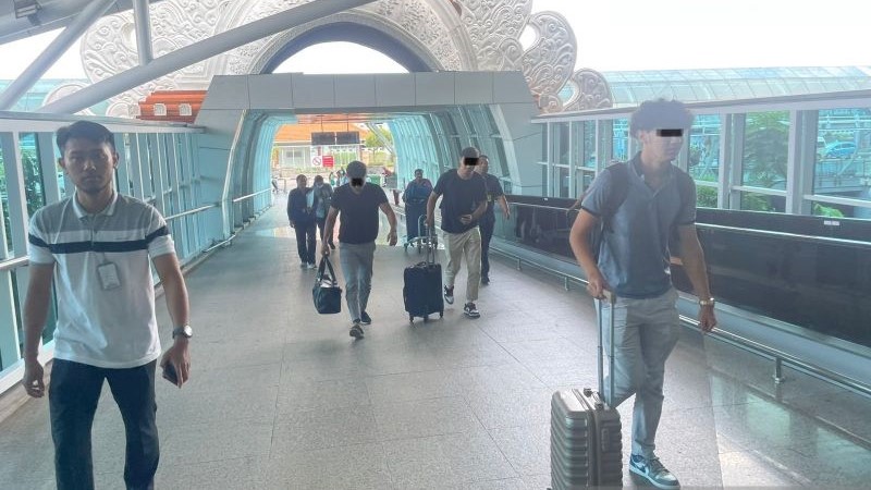 Imigrasi Bali mendeportasi warga Uzbekistan setelah tertangkap kasus peredaran uang palsu.