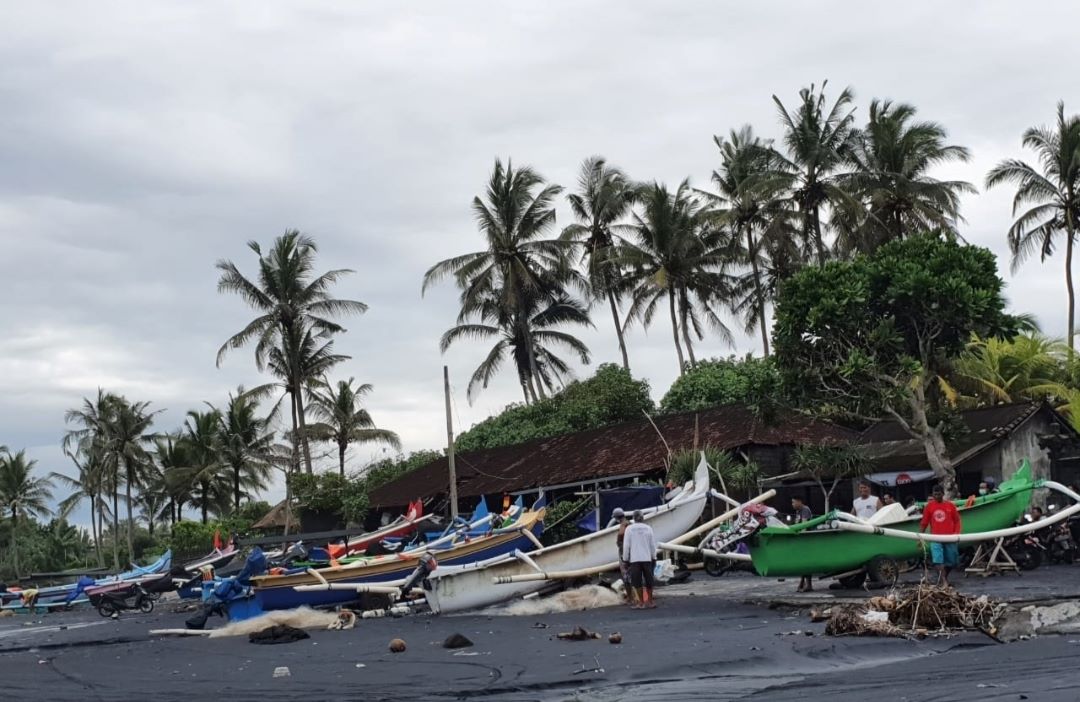 Nelayan di Pantai Pasut, Kabupaten Tabanan mulai panen lobster awal musim hujan tahun ini.&nbsp;