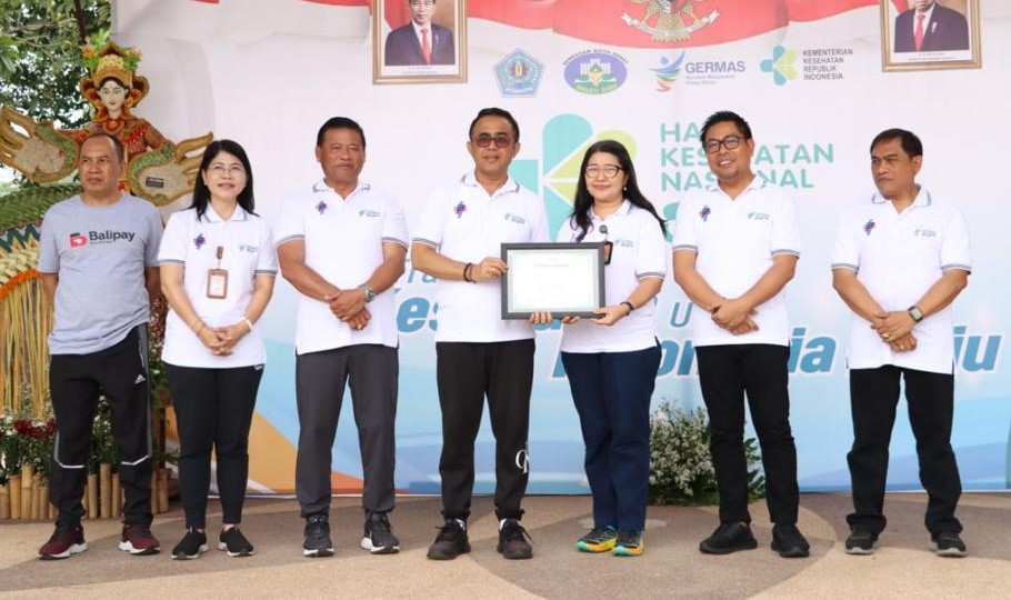 Jaya Negara (tengah) deklarasi Kota Denpasar sebagai Kota Open Defecation Free (ODF), di Lapangan Puputan Badung I Gusti Ngurah Made Agung, Jumat 24 November 2023.