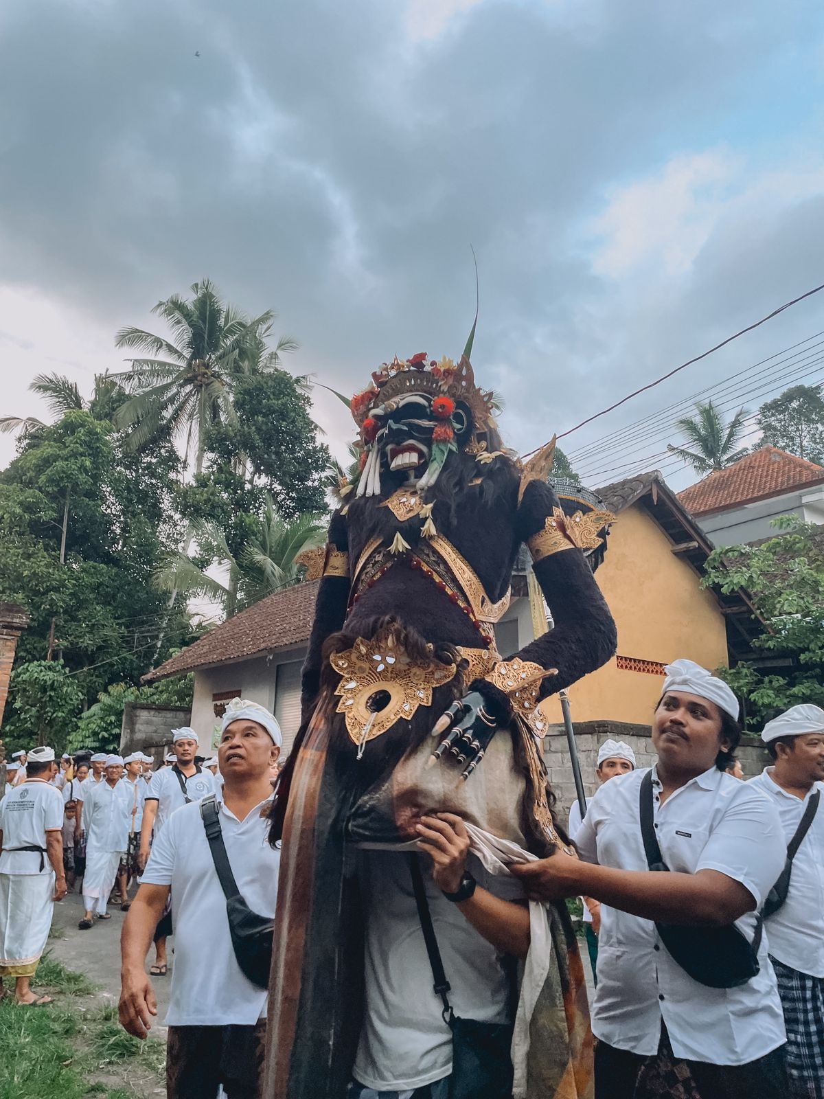 BARONG LANDUNG : Sasuhunan Barong Landung yang ada di Banjar Mas, Desa Adat Sayan, Kecamatan Ubud, Gianyar terkait dengan sejarah perang Patih Mengwi dan Ubud.
