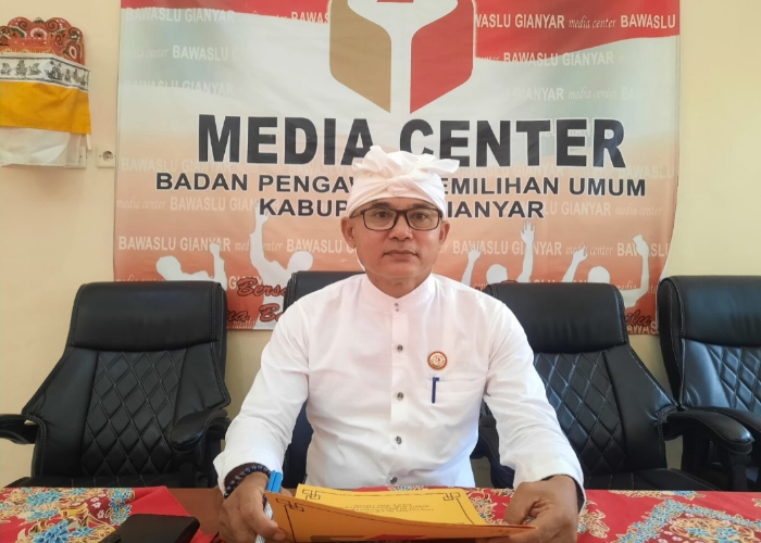 Ketua Bawaslu Gianyar , I Wayan Hartawan