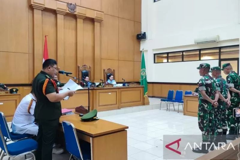 Oditur Militer, Letkol Chk Upen Jaya Supena membacakan tuntutan hukuman mati pada tiga oknum TNI pembunuh Imam Masykur, Senin (27/11.