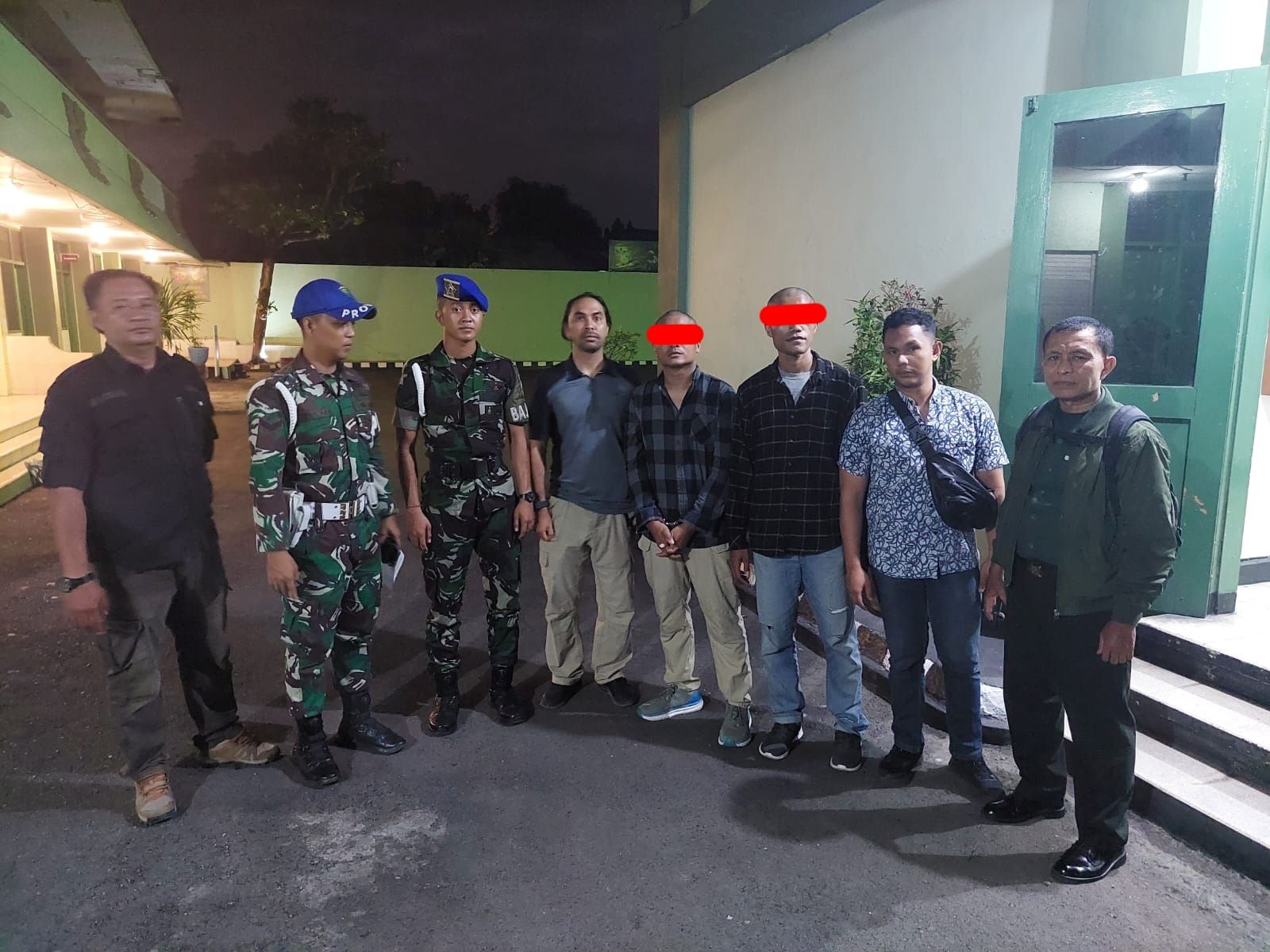 Dua oknum TNI di Bali yang diduga terlibat penyerangan Kantor Satpol PP Denpasar diamankan oleh Staff Intel Kodam IX Udayana.