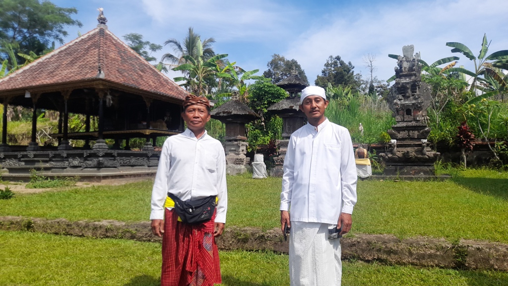 PURA : Pura Luhur Pucak Nyapu Jagat di Desa Adat Pacung, Desa Baturiti, Kecamatan Baturiti, Tabanan banyak dikunjungi para penekun spiritual.