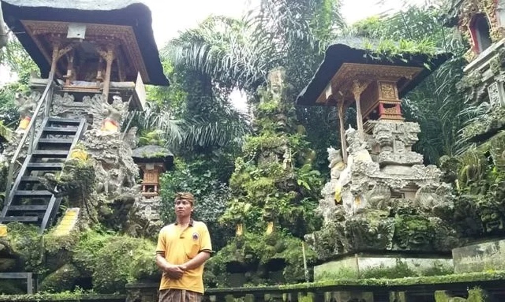 PUCAK PAYOGAN: Pura Pucak Payogan, terletak di Ubud, Gianyar. Lokasi Pura Pucak Payogan ini memang sedikit masuk ke dalam desa. Namun ditempuh dari Desa Taro, Tegallalang.