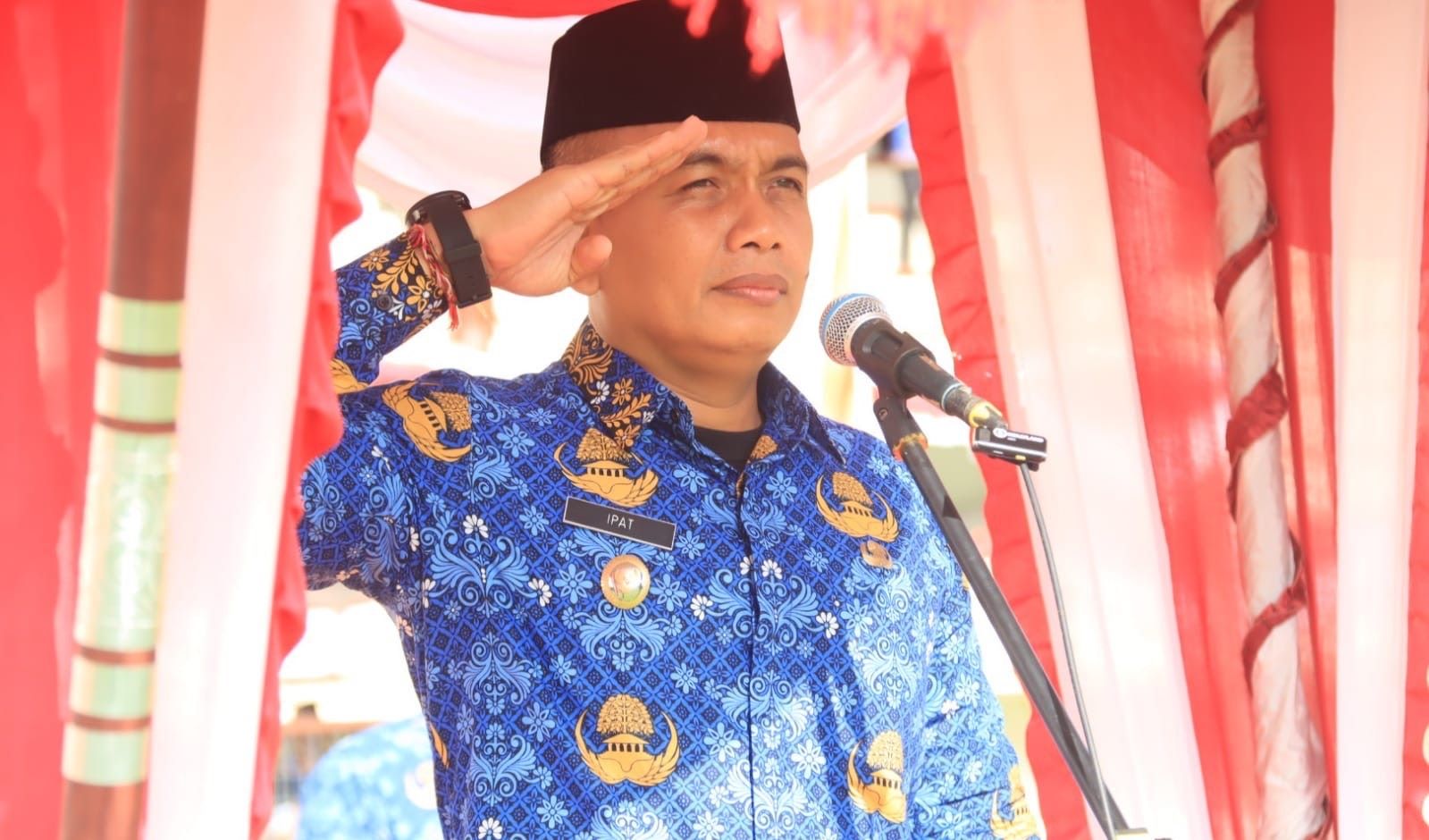 Wakil Bupati (Wabup) Jembrana I Gede Ngurah Patriana Krisna alias saat menjadi inspektur upacara pada peringatan HUT Korpri dan PGRI, Rabu 29 November 2023.