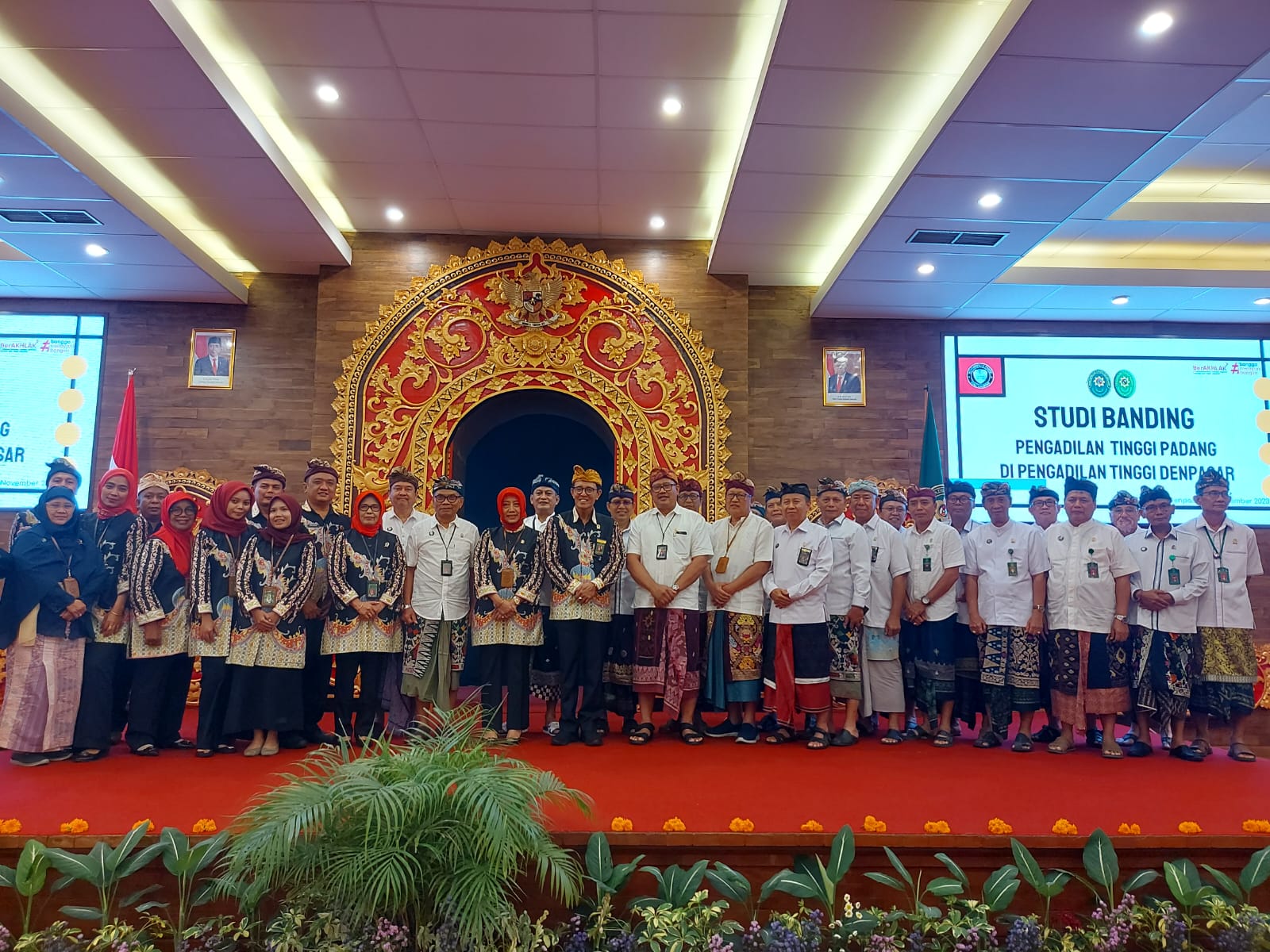 Ketua Pengadilan Tinggi Padang Ridwan Ramli dan jajaran studi banding di Pengadilan Tinggi  Denpasar, diterima KPT Wayan Karya dan jajaran, Kamis (30/11).
