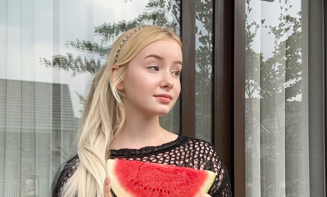 Dasha Gartman, Bule Barbie dari Jerman.