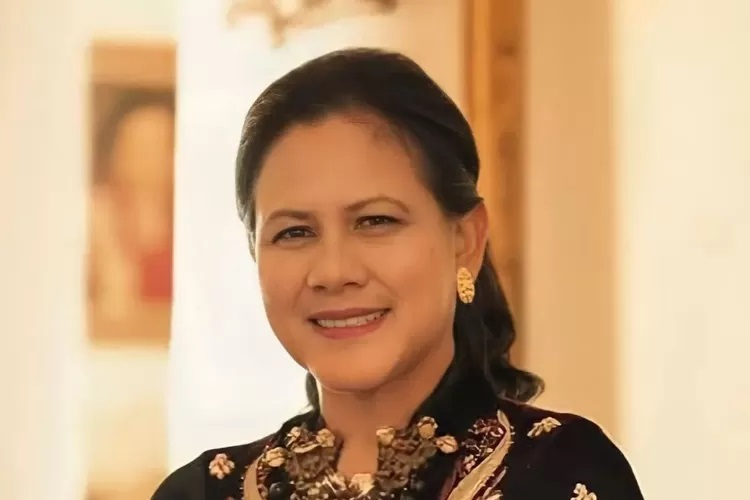 Ibu Negara Iriana Jokowi trending Topik