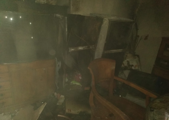 HANGUS: Dua kulkas dalam rumah yang ditinggal pemiliknya ludes terbakar.