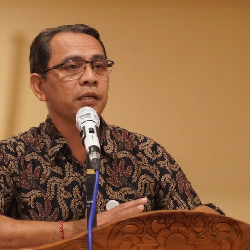 DITINDAK: Koordinator Daerah Akademi Pemilu dan Demokrasi (APD) Jembrana, I Nengah Suardana berharap pelaku perusakan APK Pemilu 2024 ditindak tegas.