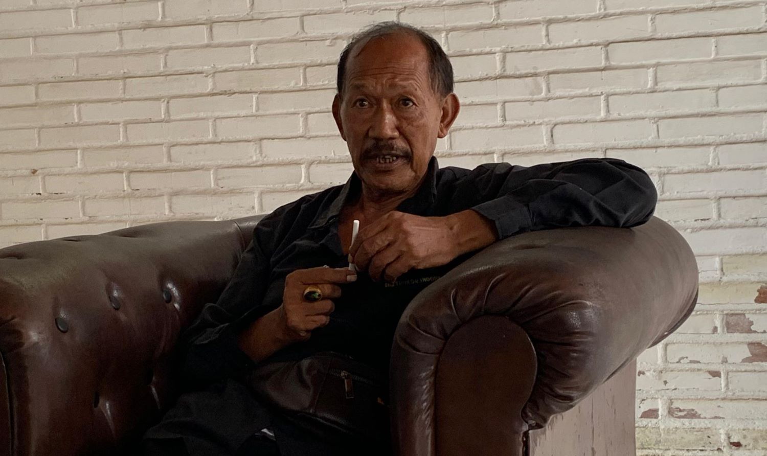 Ketua Garda Tipikor Indonesia (GTI) Kabupaten Gianyar Pande Mangku Rata saat menjelaskan alasanya melaporkan mantan Bupati Gianyar I Made Mahayastra.  &nbsp;