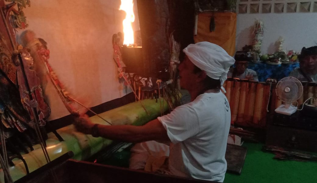 Jro Dalang Made Wijana.