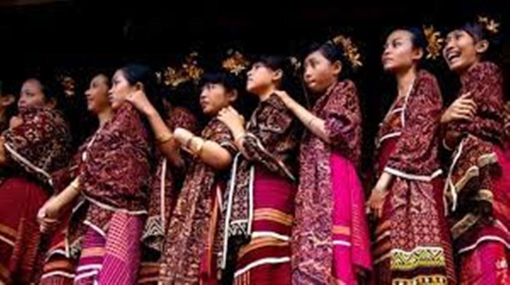 Kain gringsing hanya boleh digunakan di tubuh bagian tengah, yakni sampai batas pusar. Tidak boleh digunakan untuk kamen.