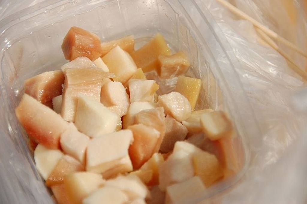 MAKANAN TERBURUK: Makanan ini menempati rating terburuk di dunia. Ternyata terbuat dari fermentasi daging hiu.