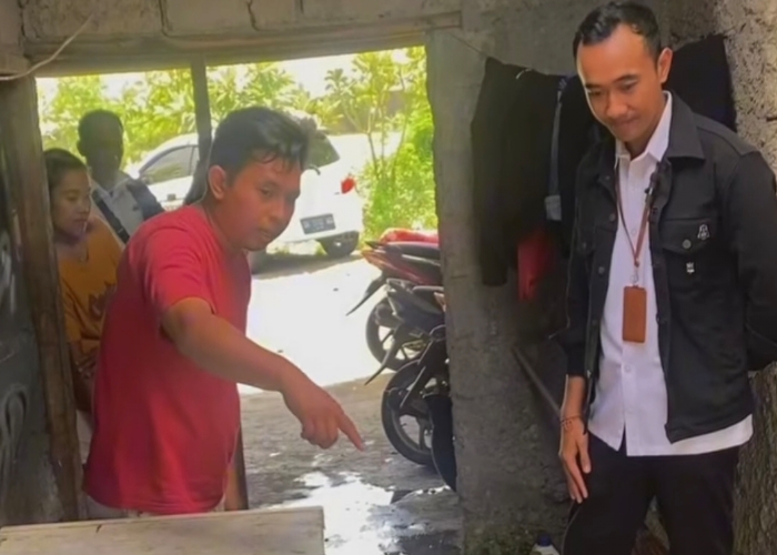SIDAK: Lurah Kapal I Nyoman Adi Setiawan saat melakukan sidak ke usaha pemotongan ayam, beberapa hari lalu.
