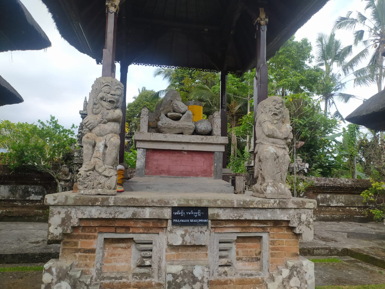 Suasana Pura Natar Jemeng di Desa Adat Pinge, Desa Baru, Kecamatan Marga, Tabanan.