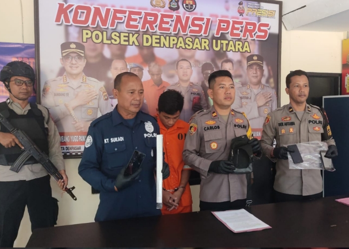 DIRINGKUS: Ricky hanya tertunduk lesu saat kasusnya dibeberkan di Mapolsek Denpasar Utara.