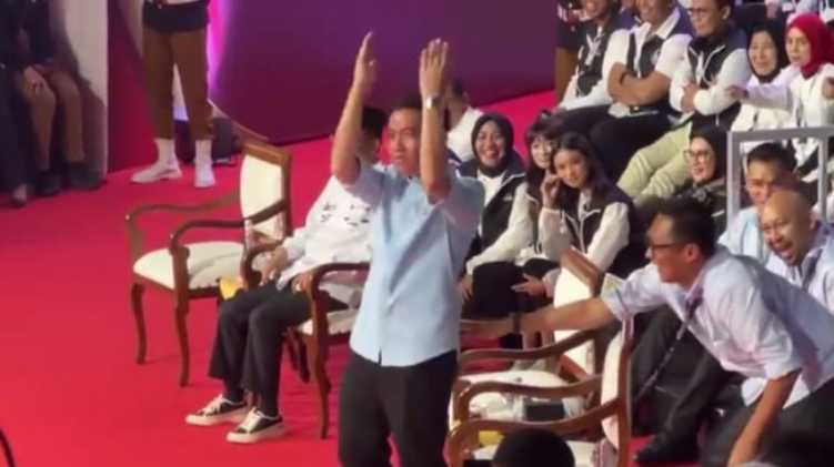Reaksi Gibran &lsquo;kompori&rsquo; pendukung saat debat capres