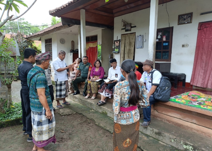 Komisioner Penyelenggara Perlindungan Anak Daerah Provinsi Bali bersama pihak terkait mengkonfirmasi hilangnya Putu di kediaman orangtua Putu di Banjar Medahan Sumampan, Desa Kemenuh.