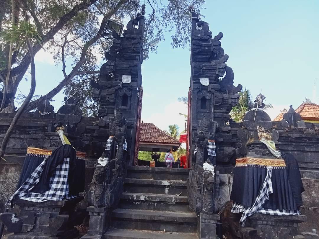 SEJARAH: Runtuhnya Bulakan tahun 1622 menjadi sejarah awal nama Pura Manik Kembar, di Desa Datah, Kecamatan Abang, Karangasem.