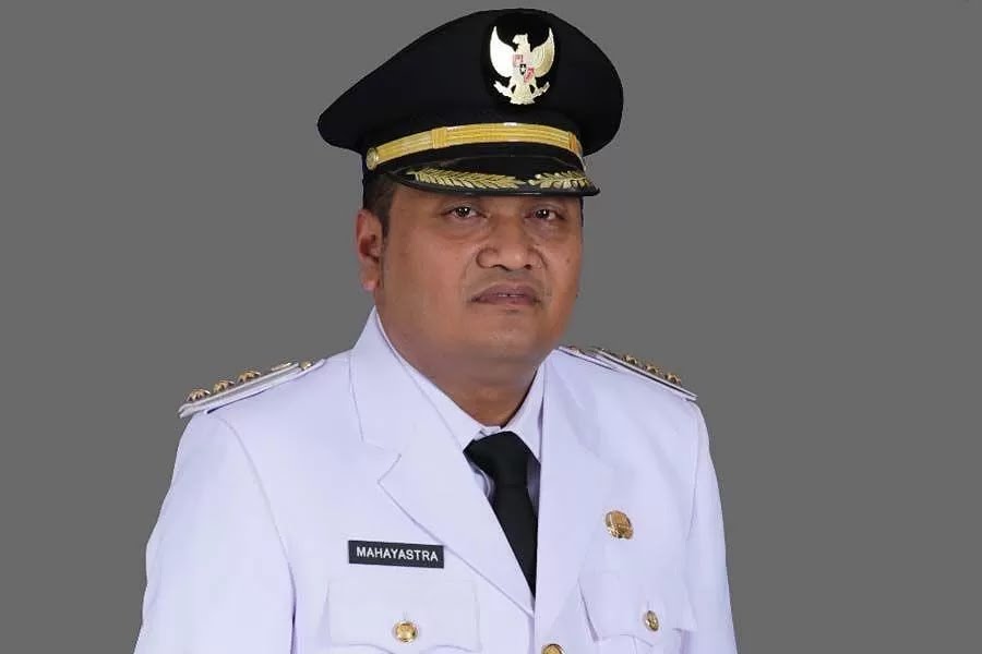 Bupati Gianyar, Agus Mahayastra