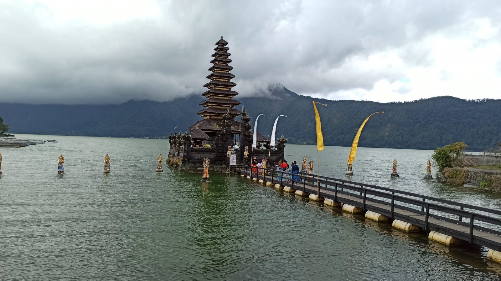 PELESTARIAN: Upaya pelestarian Danau Batur sudah dilakukan sejak zaman dulu melalui tradisi kuno. Jero Gede Batur Duhuran menyebut, upaya itu dipaparkan dalam Rajapurana Pura Ulun Danu Batur.