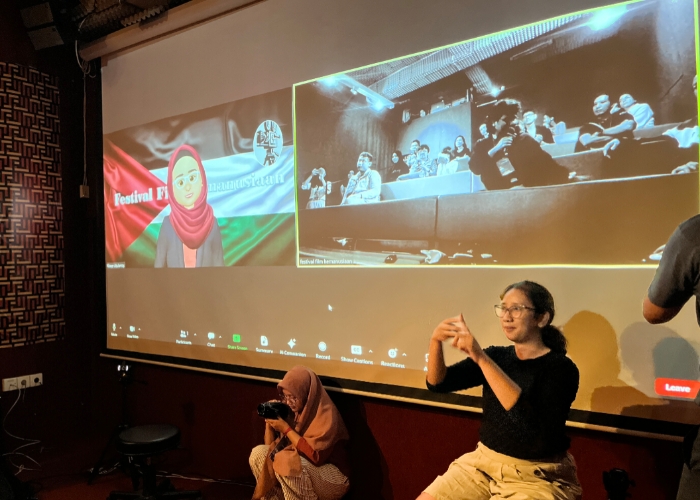Diskusi usai pemutaran film di mini bioskop, Mash Denpasar.