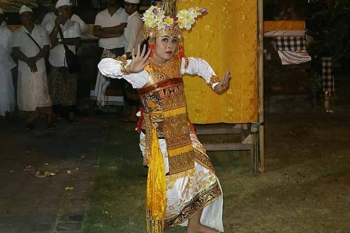 PAKEM: Tanpa lakon, pakem tari joged bumbung pingit di Pura Dalem Sasih, Banjar Sasih, Desa Adat Panjer sangat sederhana seperti tari tradisi Bali umumnya.