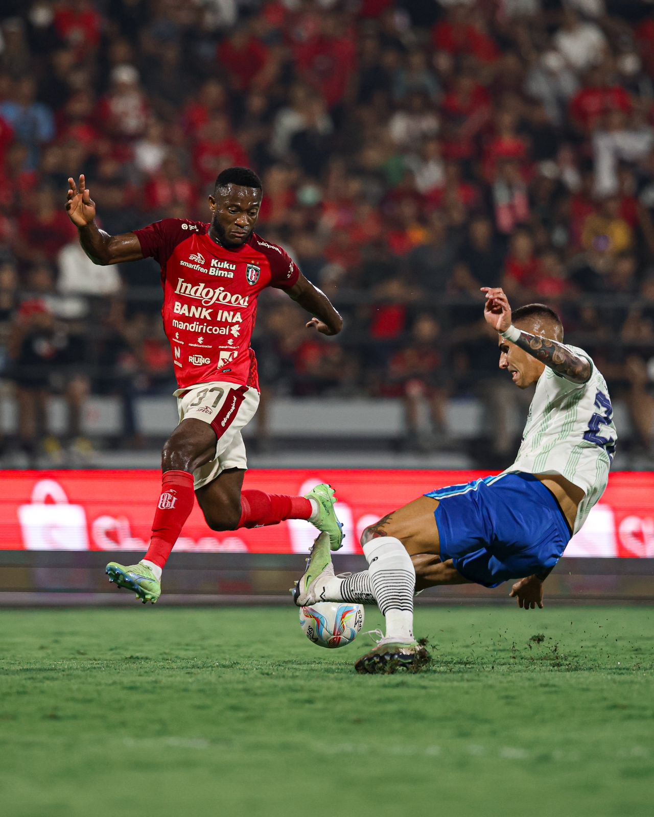 KETAT: Pekan ke-23 Liga 1 Indonesia menjadi penutup tahun 2023. Tiga tim bersaing ketat di posisi 2-4 klasemen. Bali United sementara menguntit Borneo FC di posisi 2 dengan poin 41.