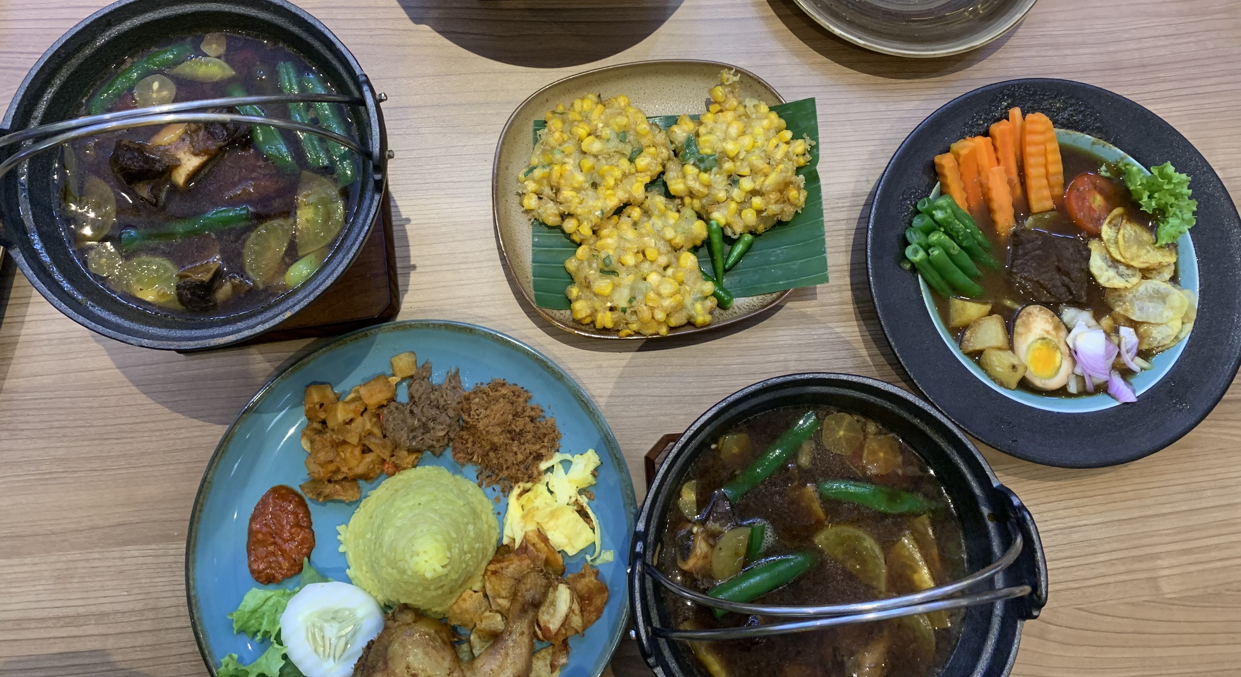 Berbagai macam kuliner Solo yang disediakan Dapur Solo di Trans Studio Mal Bali.