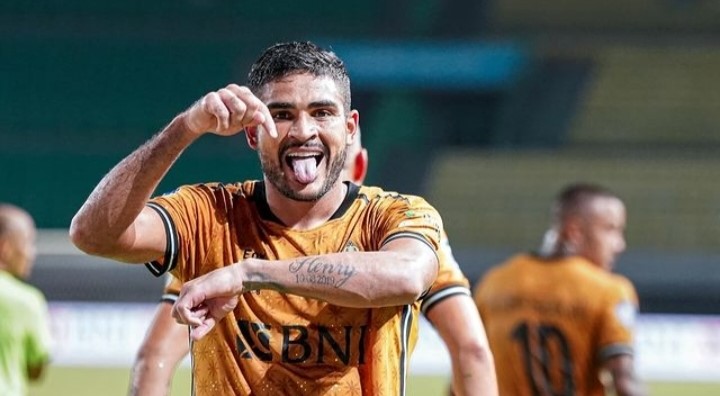 Junior Brandao, striker Bhayangkara Presisi FC bersanding dengan Gustavo Almeida dan David da Silva sebagai top skor sementara Liga 1 Indonesia.