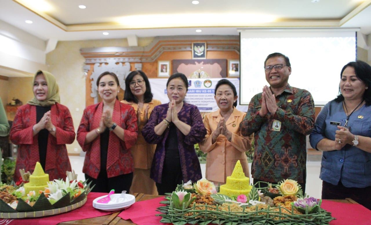Peringatan Hari Ibu ke-95 di Gedung Wanita Santi Graha, Kota Denpasar, Jumat, 22 Desember 2023.
