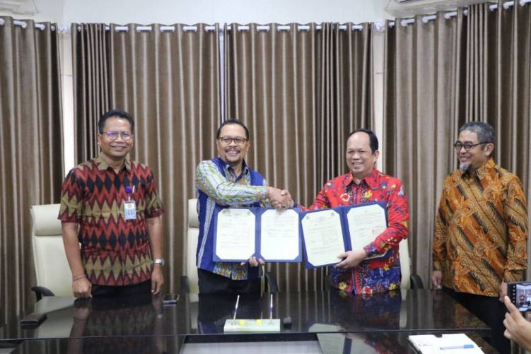 Penandatangan MoU oleh Rektor kedua belah pihak