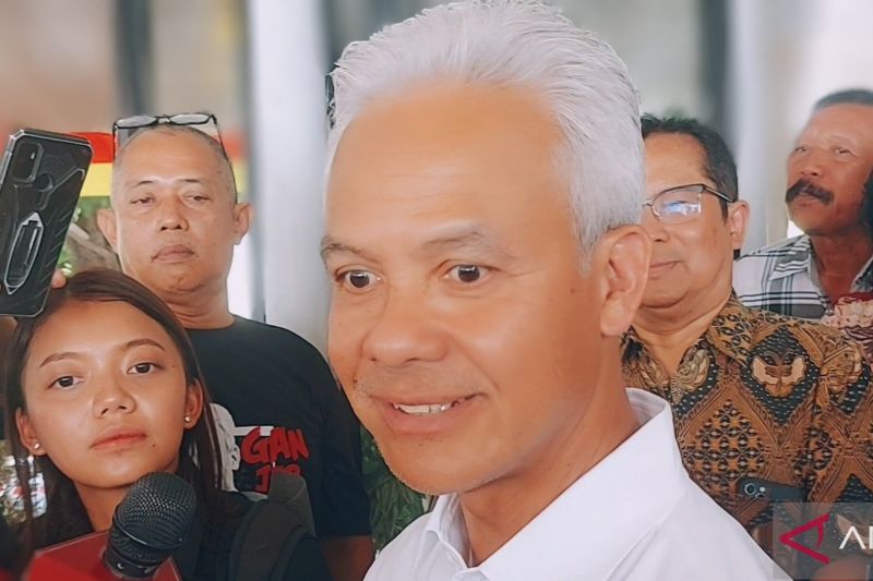 Capres nomor urut 3 Ganjar Pranowo yang menanggapi penggunaan mikrofon saat debat Cawapres.