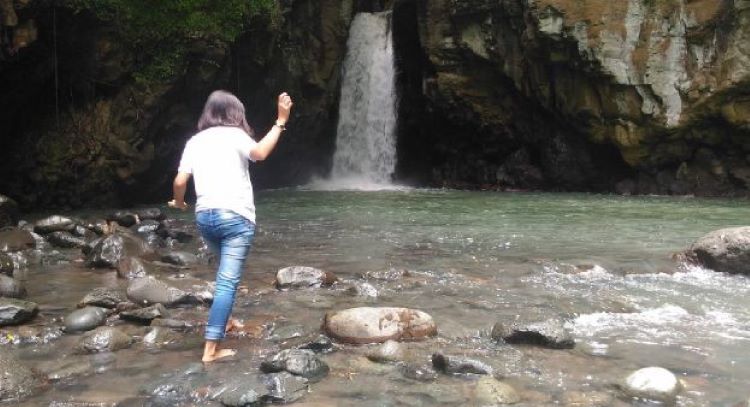 Air Terjun Tembok Barak di Desa Sambangan, Buleleng, Bali.