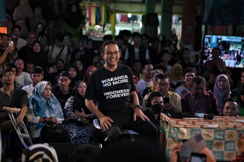 ANIES: Calon presiden nomor urut 1 Anies Baswedan saat berkampanye menemui masyarakat.