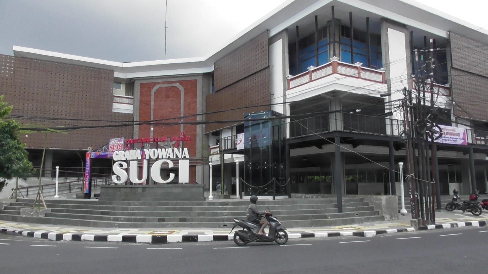 Kawasan Pasar Suci di Jalan Diponegoro, Denpasar, Bali telah direhab.