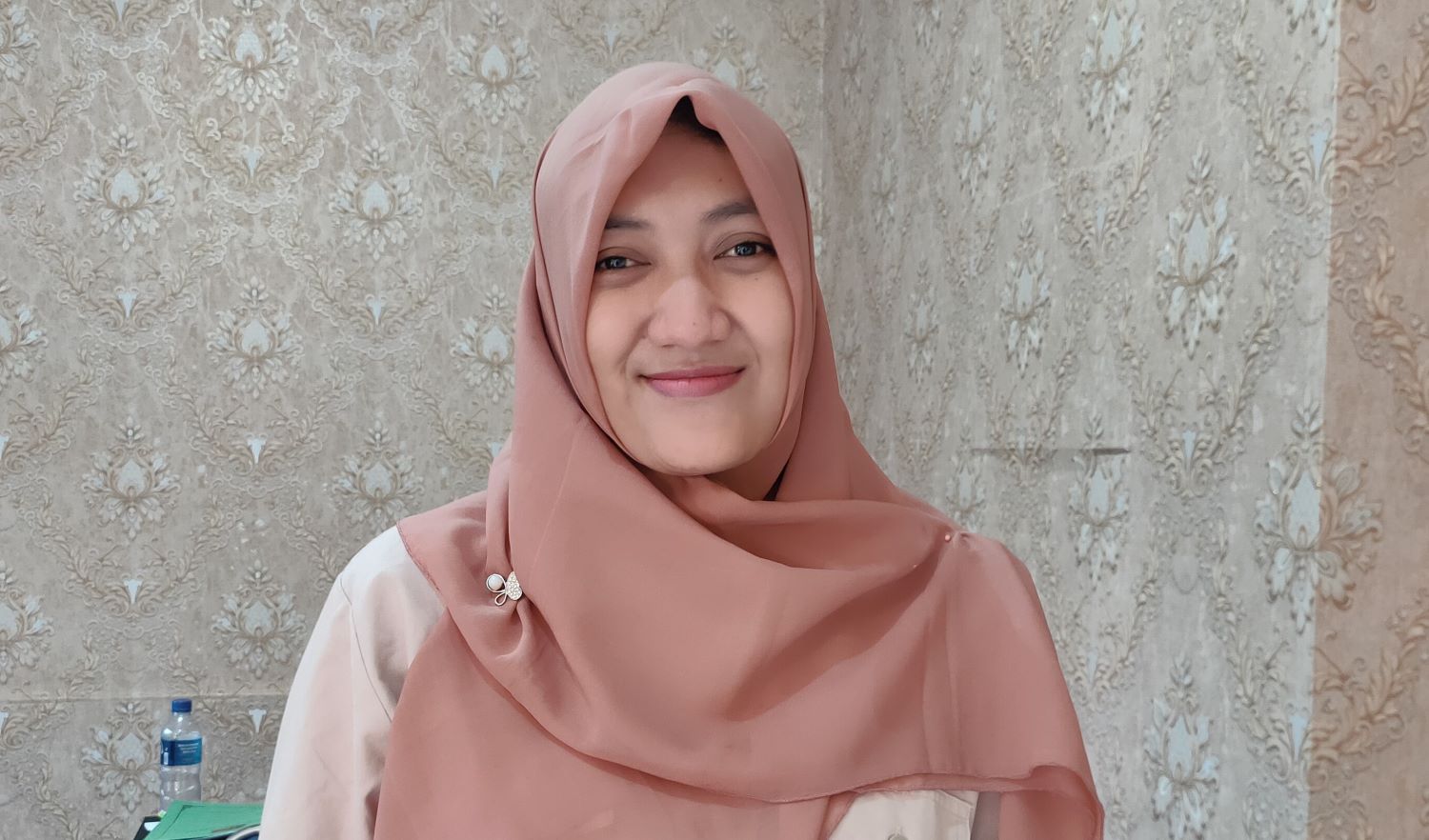 Pendamping Rehabilitasi Sosial Kemensos RI di Buleleng Bella Safira Fitriana memberikan keterangan soal kondisi korban pemerkosaan berinisial SA.