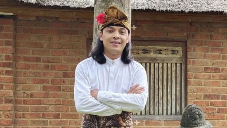 Penyanyi Bali Widi Widiana