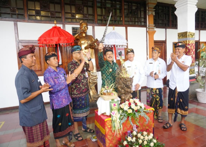 DIBUKA : Pameran Keris dan Pusaka Bali dibuka secara resmi Jumat (29/12).