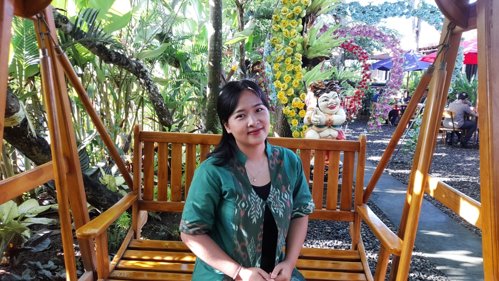 PENYULUH : Penyuluh Agama Hindu, Ni Luh Cesi mengungkap tentang makna upacara dan upakara dalam agama Hindu.