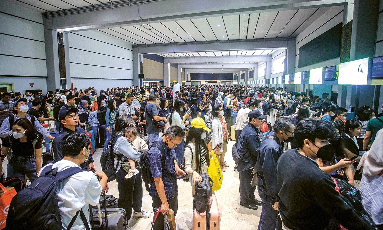ARUS BALIK: Puncak arus balik liburan Nataru melalui Bandara Nurah Rai diprediksi terjadi pada tanggal 2 Januari, dengan jumlah penumpang capai 69 ribu.