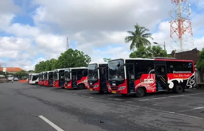 LAYANAN; Layanan shuttle bus di Bandara I Gusti Ngurah Rai akan beroperasi sampai 3 Januari untuk antisipasi macet.