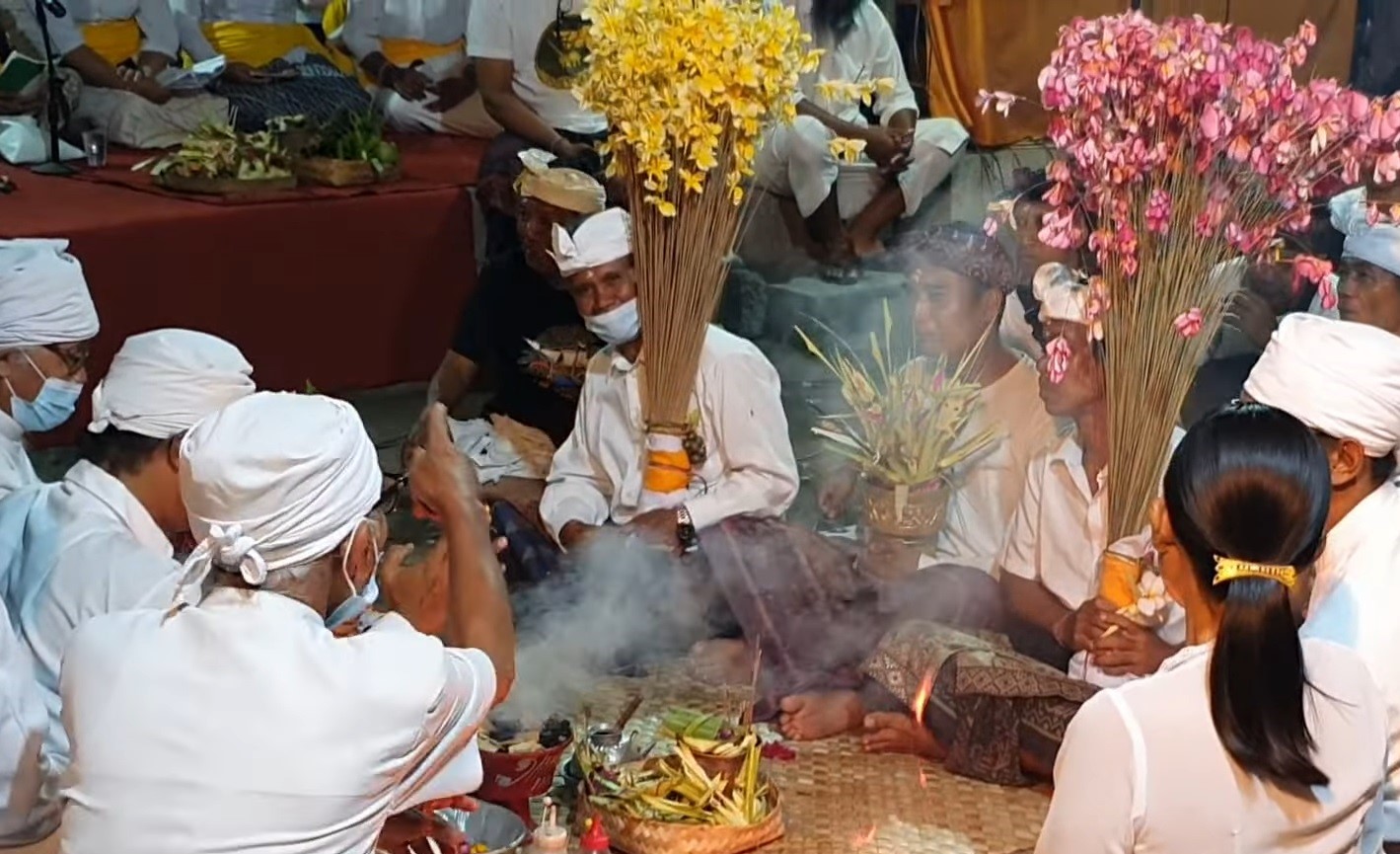 Sasolahan Sanghyang Sampat di Desa Lembongan, Kecamatan Nusa Penida, Klungkung, Bali.