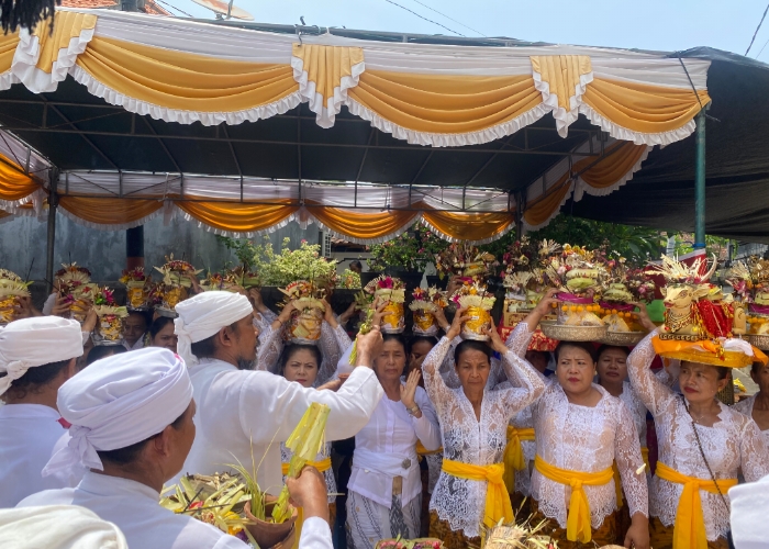 NGENTEG LINGGIH: Prosesi Upacara Ngenteg Linggih di Pura Dadia Pasek Gaduh, Banjar Ancak, Desa Adat Kampial, Rabu (3/1)